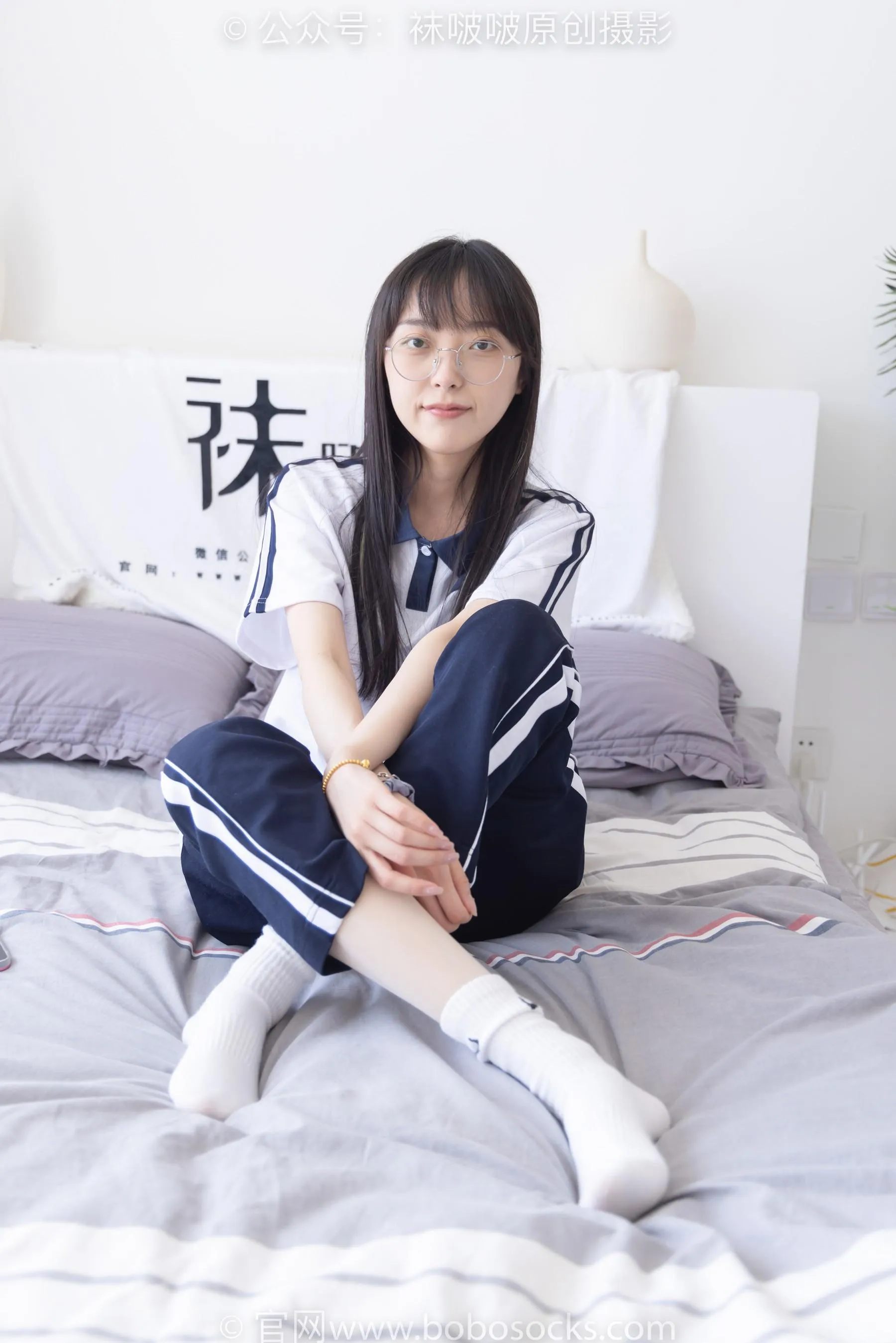 [BoBoSocks袜啵啵]NO.207 稚予-aj板鞋、白棉袜、油亮白丝、校服裤里丝 [87P]插图3